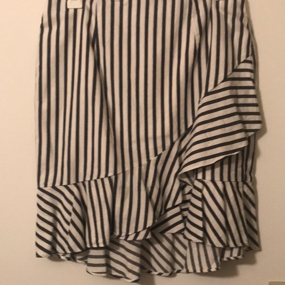 Black and white summer skirt with a symmetrical ruffleon the front ruffle